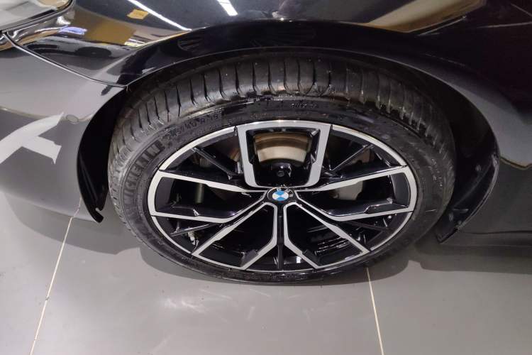 Used BMW 5 Series 2023 Restyled 530Li Luxury Edition M Sport Package Left Front Wheel Hub