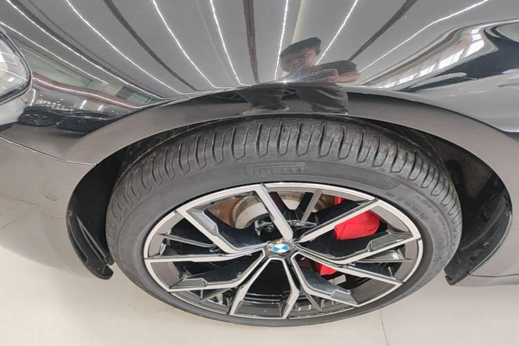 Used BMW 5 Series 2023 530Li Luxury Edition M Sport Package Left Front Wheel Hub