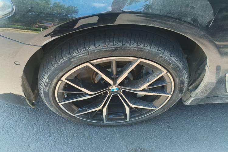 Used BMW 5 Series 2023 530Li Luxury Edition M Sport Package Left Front Wheel Hub