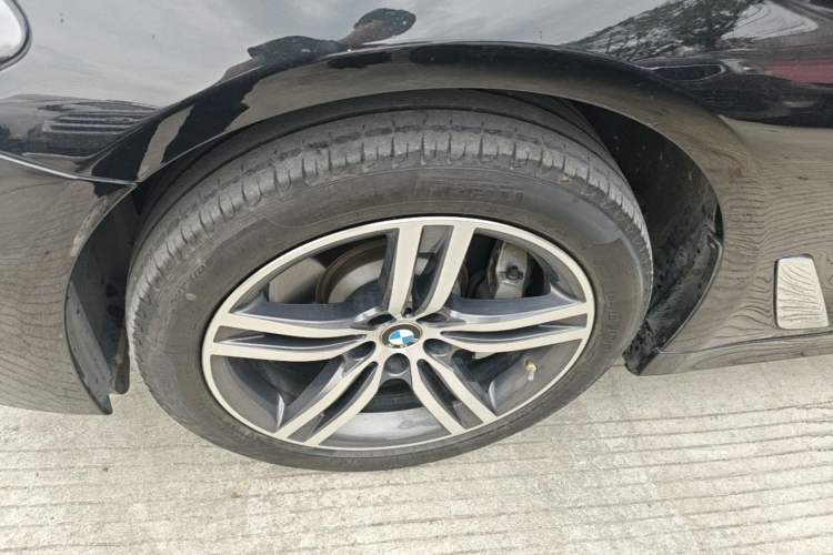 Used BMW 5 Series 2023 530Li Leading Edition Luxury Package Left Front Wheel Hub