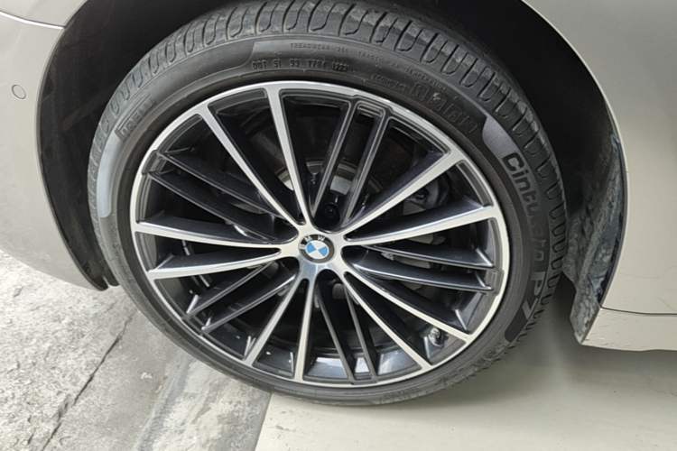 Used BMW 5 Series 2023 530Li Leading Model M Sport Package Left Front Wheel Hub