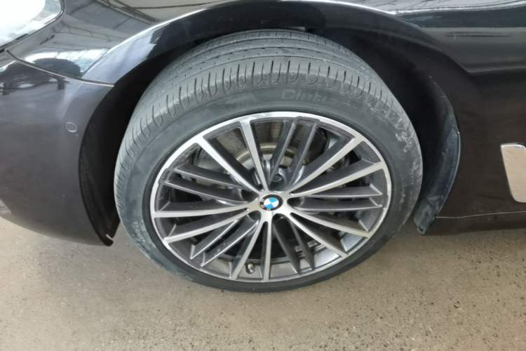 Used BMW 5 Series 2023 530Li Leading Model M Sport Package Left Front Wheel Hub