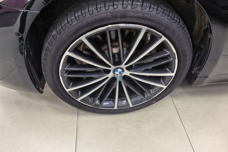 Used BMW 5 Series 2023 530Li Leading Model M Sport Package Left Front Wheel Hub