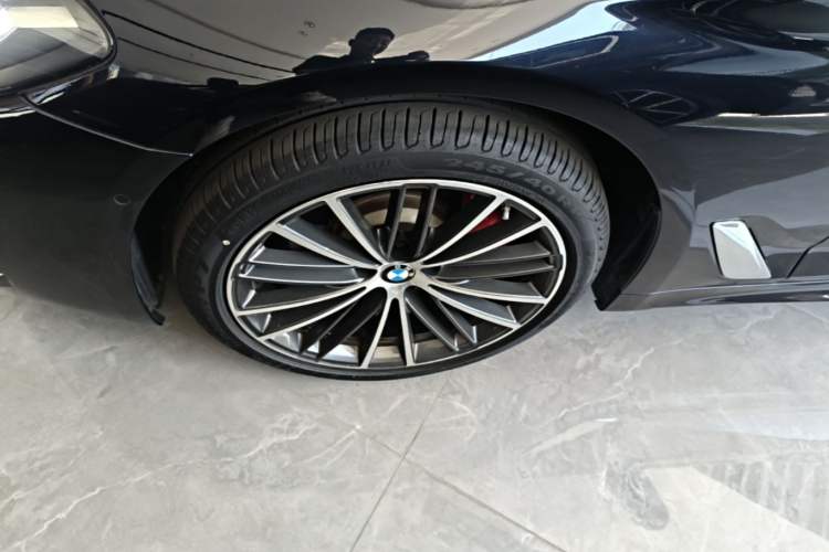 Used BMW 5 Series 2023 530Li Leading Model M Sport Package Left Front Wheel Hub