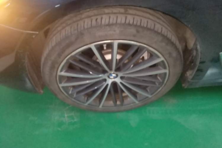 Used BMW 5 Series 2023 530Li Leading Model M Sport Package Left Front Wheel Hub