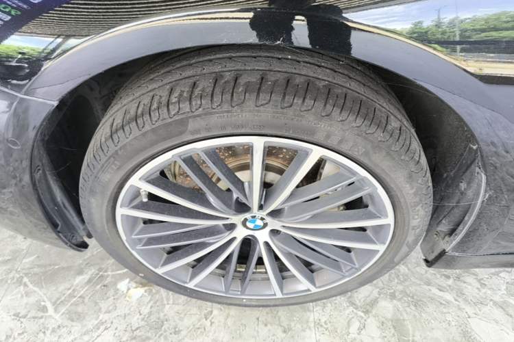 Used BMW 5 Series 2023 530Li Leading Model M Sport Package Left Front Wheel Hub