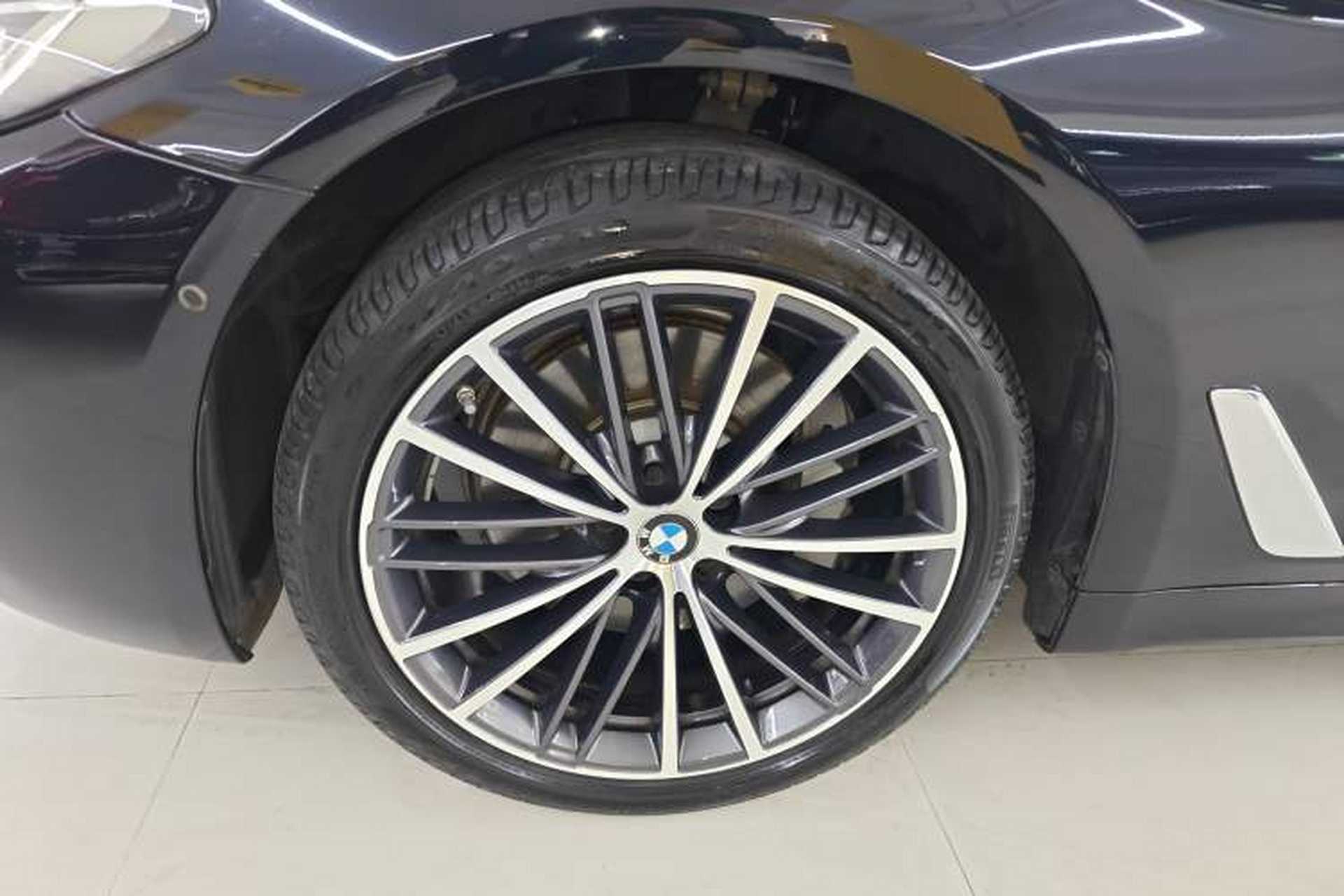 Used BMW 5 Series 2023 530Li Leading Model M Sport Package Left Front Wheel Hub