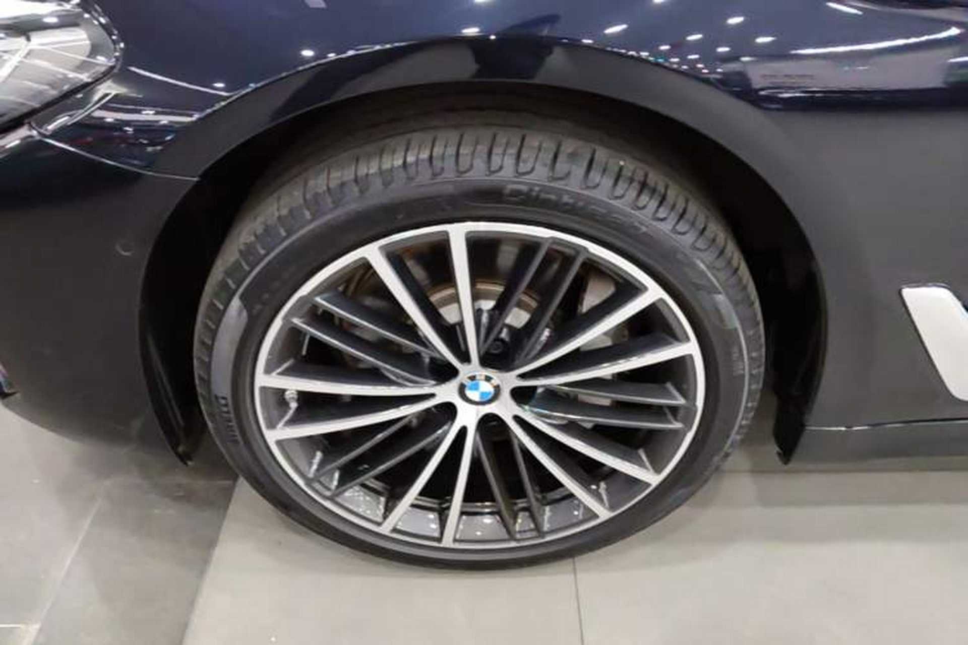 Used BMW 5 Series 2023 530Li Leading Model M Sport Package Left Front Wheel Hub