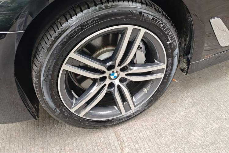 Used BMW 5 Series 2023 530Li Leading Edition Luxury Package Left Front Wheel Hub