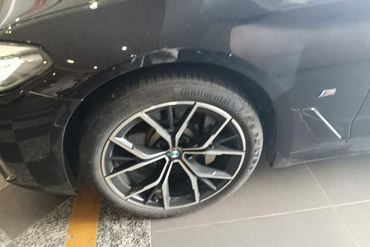 Used BMW 5 Series 2023 530Li Luxury Edition M Sport Package Left Front Wheel Hub
