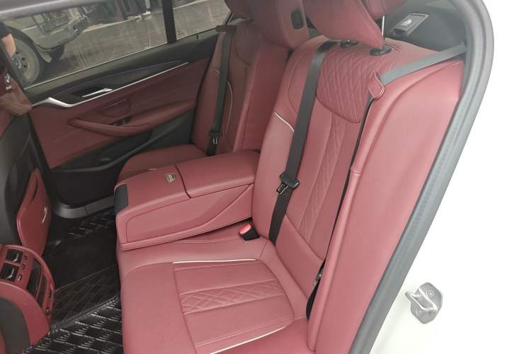 Used BMW 5 Series 2023 530Li Leading Model M Sport Package Left Rear Seat