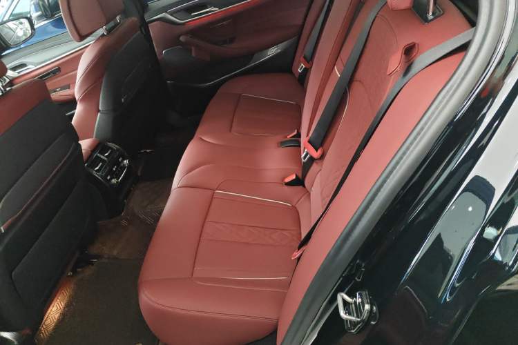 Used BMW 5 Series 2023 530Li Luxury Edition M Sport Package Left Rear Seat