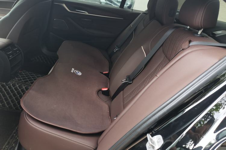 Used BMW 5 Series 2023 530Li Leading Edition Luxury Package Left Rear Seat