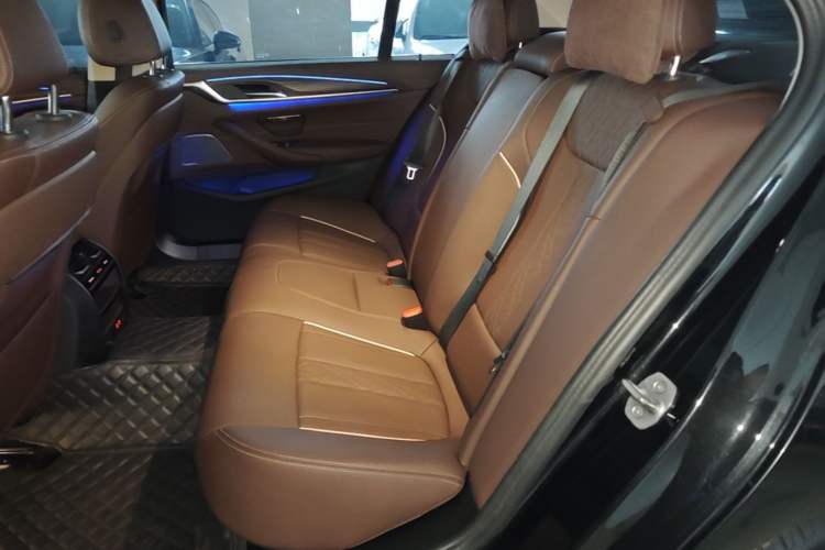 Used BMW 5 Series 2023 530Li Leading Edition Luxury Package Left Rear Seat