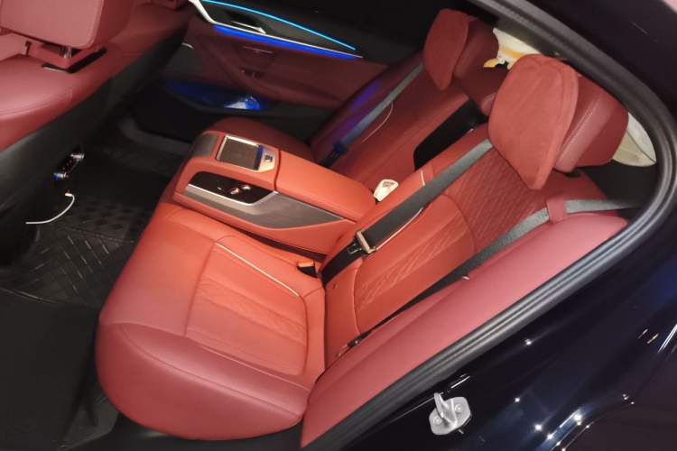 Used BMW 5 Series 2023 Restyled 530Li Luxury Edition M Sport Package Left Rear Seat