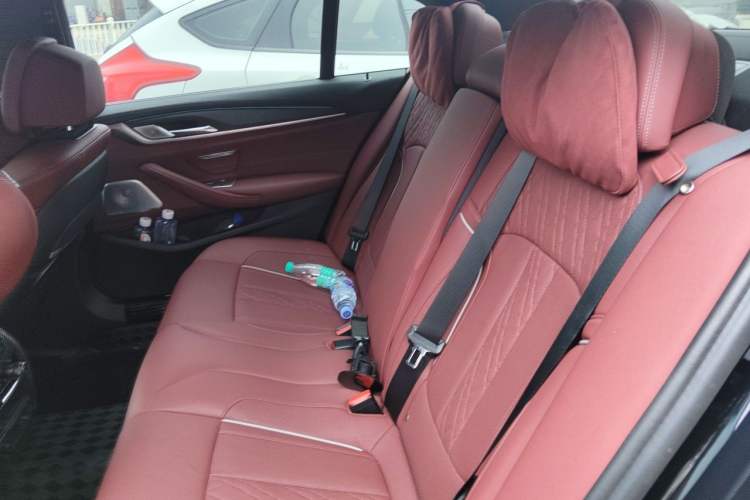 Used BMW 5 Series 2023 530Li Luxury Edition M Sport Package Left Rear Seat