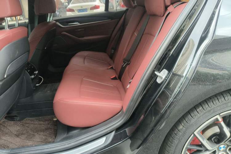 Used BMW 5 Series 2023 530Li Luxury Edition M Sport Package Left Rear Seat