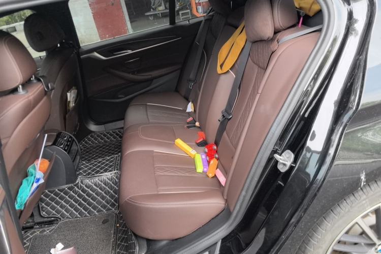 Used BMW 5 Series 2023 530Li Leading Model M Sport Package Left Rear Seat