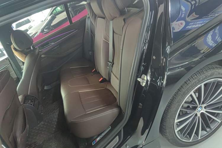 Used BMW 5 Series 2023 Restyled 530Li Leading Edition M Sport Package Left Rear Seat