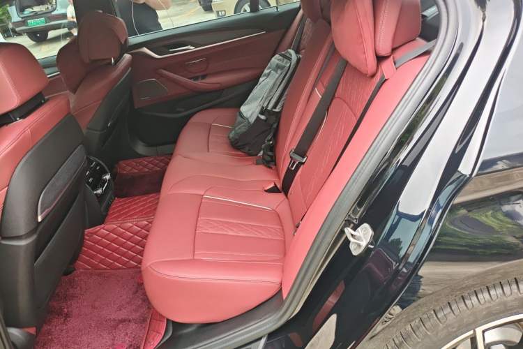 Used BMW 5 Series 2023 Restyled 530Li Luxury Edition M Sport Package Left Rear Seat