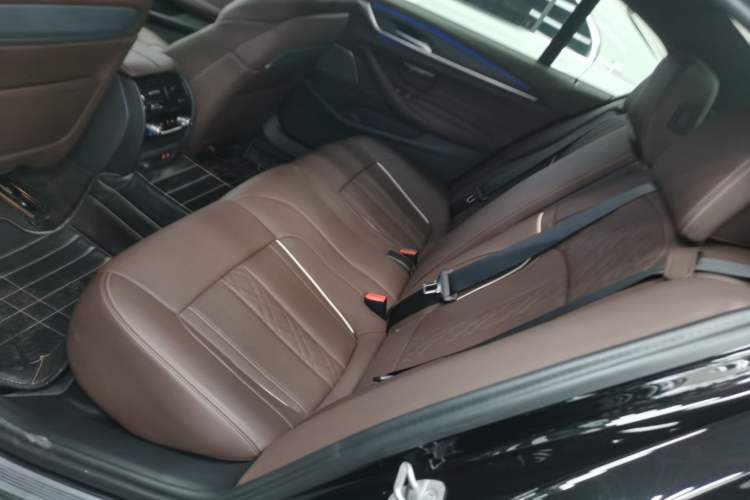 Used BMW 5 Series 2023 530Li Luxury Edition M Sport Package Left Rear Seat