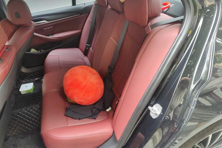 Used BMW 5 Series 2023 530Li Leading Model M Sport Package Left Rear Seat