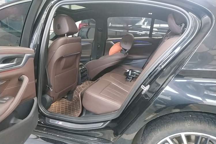 Used BMW 5 Series 2023 530Li Leading Model M Sport Package Left Rear Seat