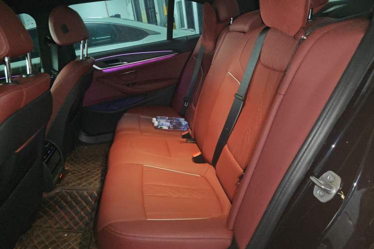 Used BMW 5 Series 2023 Restyled 530Li Leading Edition M Sport Package Left Rear Seat