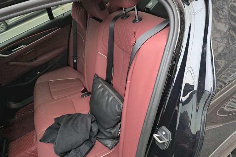 Used BMW 5 Series 2023 530Li Leading Model M Sport Package Left Rear Seat