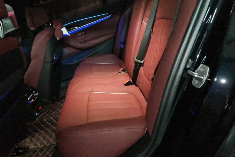 Used BMW 5 Series 2023 530Li Luxury Edition M Sport Package Left Rear Seat