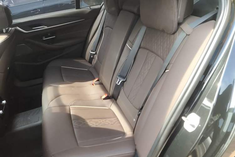 Used BMW 5 Series 2023 Restyled 530Li Luxury Edition M Sport Package Left Rear Seat
