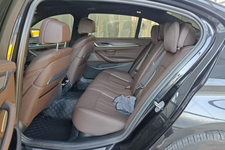 Used BMW 5 Series 2023 530Li Luxury Edition M Sport Package Left Rear Seat
