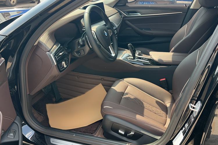 Used BMW 5 Series 2023 530Li Leading Edition Luxury Package Left Rear Seat