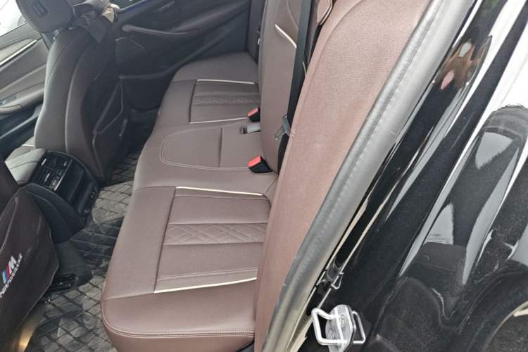 Used BMW 5 Series 2023 530Li Leading Edition Luxury Package Left Rear Seat