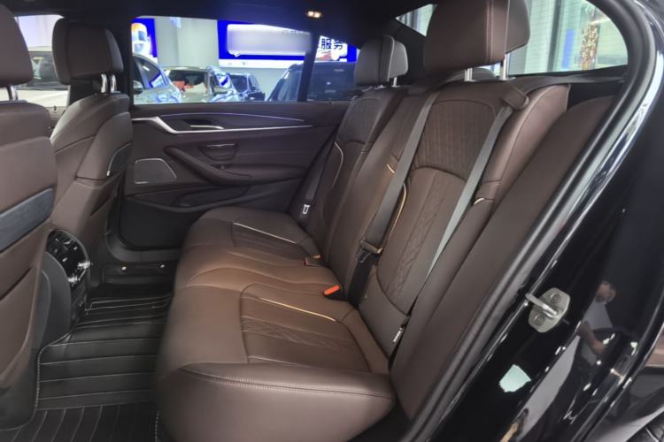 Used BMW 5 Series 2023 530Li Luxury Edition M Sport Package Left Rear Seat