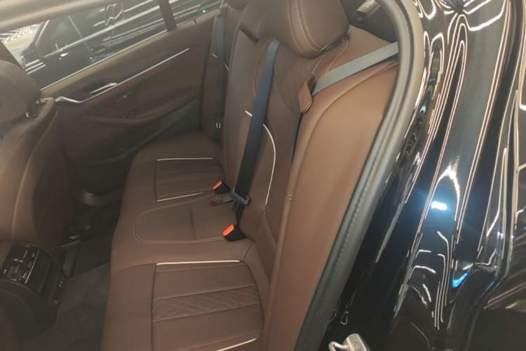 Used BMW 5 Series 2023 530Li Leading Model M Sport Package Left Rear Seat