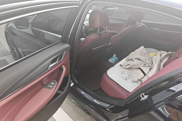 Used BMW 5 Series 2023 530Li Leading Model M Sport Package Left Rear Seat