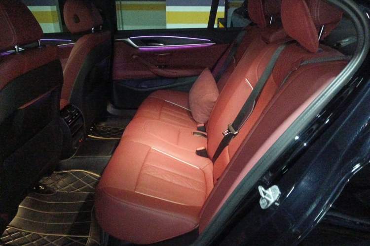 Used BMW 5 Series 2023 Restyled 530Li Leading Edition M Sport Package Left Rear Seat