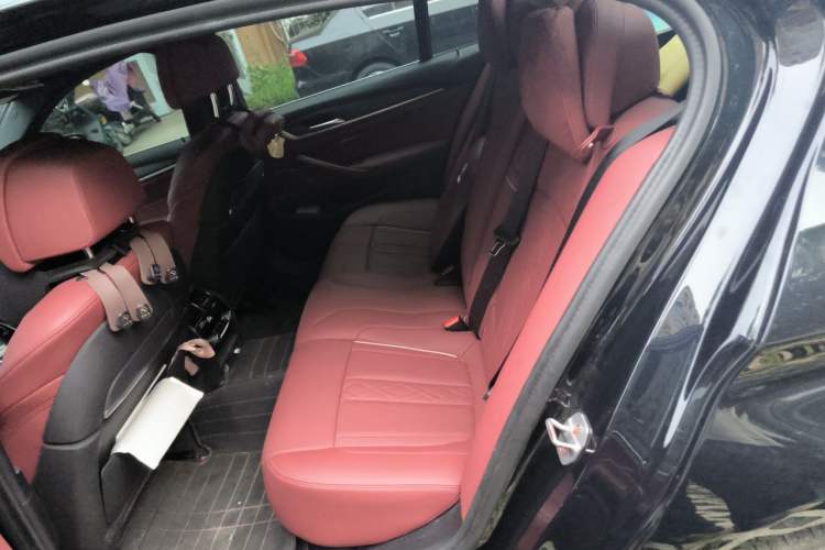 Used BMW 5 Series 2023 Restyled 530Li Luxury Edition M Sport Package Left Rear Seat