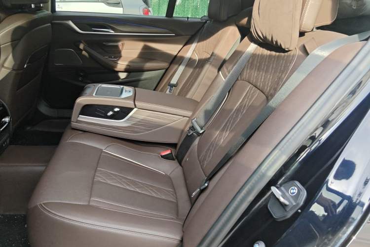 Used BMW 5 Series 2023 530Li Luxury Edition Premium Package Left Rear Seat