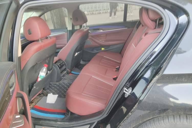 Used BMW 5 Series 2023 530Li Leading Edition Luxury Package Left Rear Seat