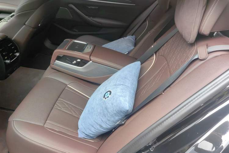 Used BMW 5 Series 2023 530Li Luxury Edition M Sport Package Left Rear Seat