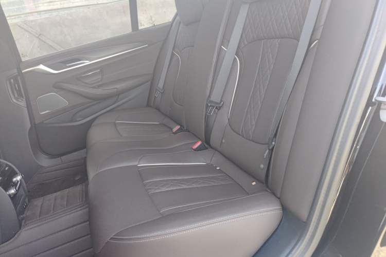 Used BMW 5 Series 2023 530Li Luxury Edition M Sport Package Left Rear Seat