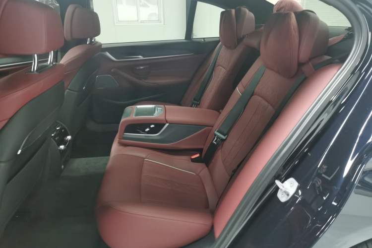 Used BMW 5 Series 2023 530Li Luxury Edition M Sport Package Left Rear Seat