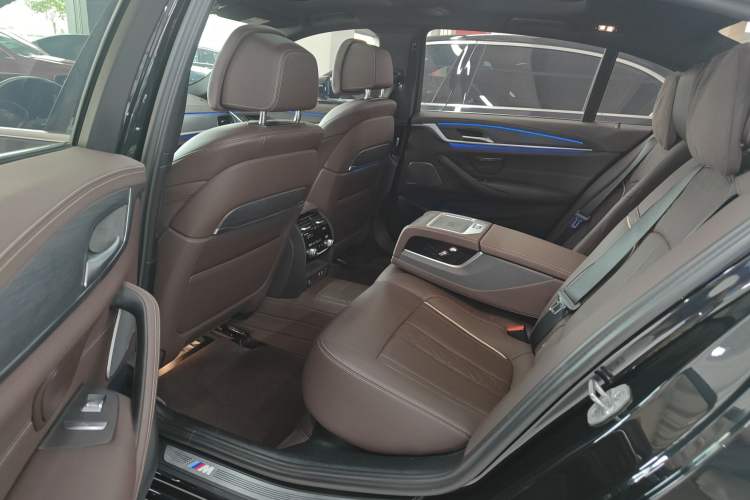 Used BMW 5 Series 2023 530Li Luxury Edition M Sport Package Left Rear Seat