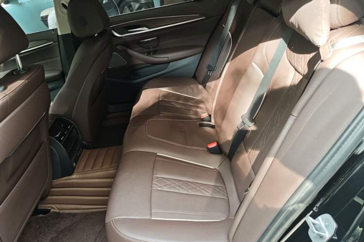 Used BMW 5 Series 2023 530Li Leading Edition Luxury Package Left Rear Seat