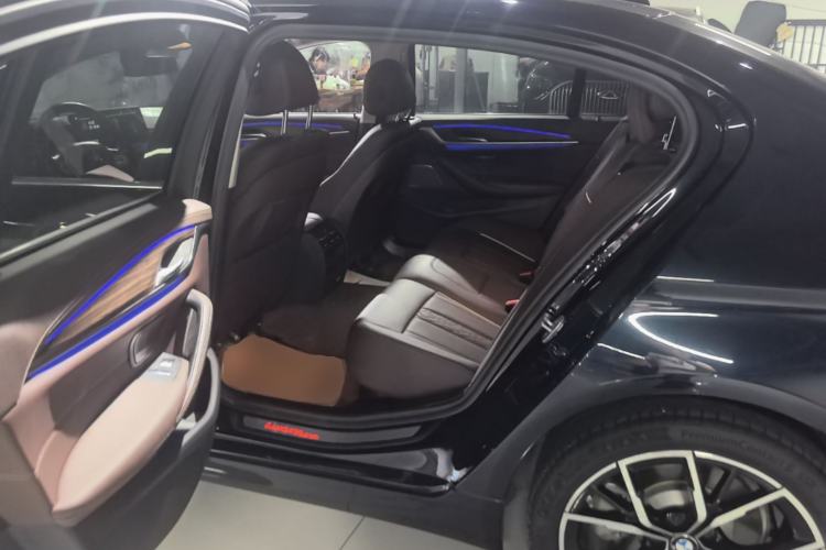 Used BMW 5 Series 2023 530Li Leading Edition Luxury Package Left Rear Seat