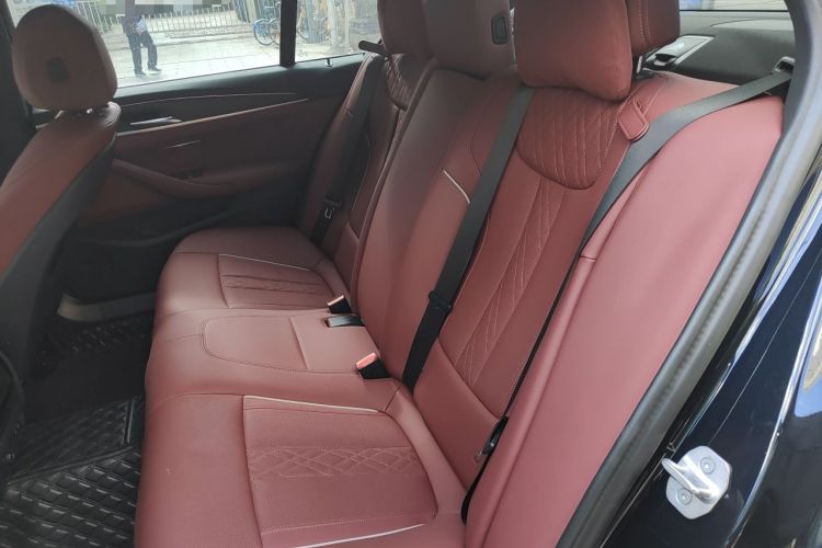 Used BMW 5 Series 2023 Restyled 530Li Leading Edition M Sport Package Left Rear Seat