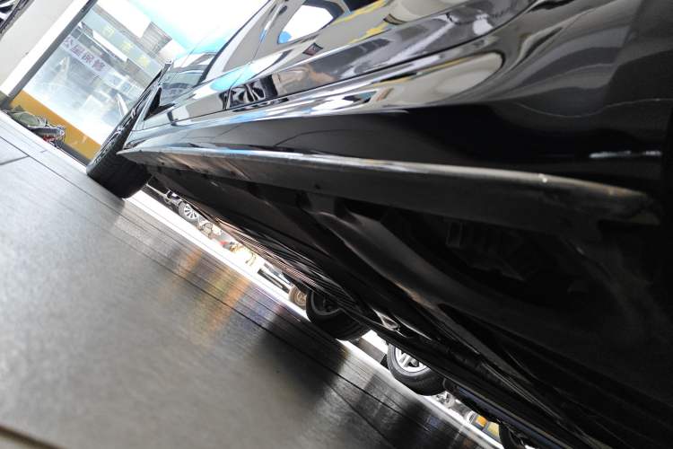 Used BMW 5 Series 2023 530Li Luxury Edition M Sport Package Left Side Sill