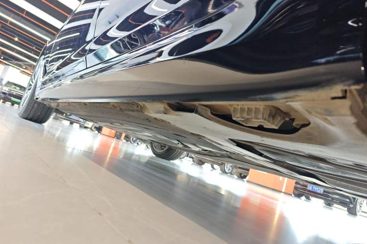 Used BMW 5 Series 2023 530Li Leading Model M Sport Package Left Side Sill